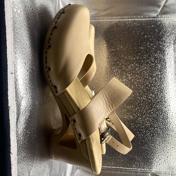 NWOT Dansko 41 beige clogs - Picture 3 of 8